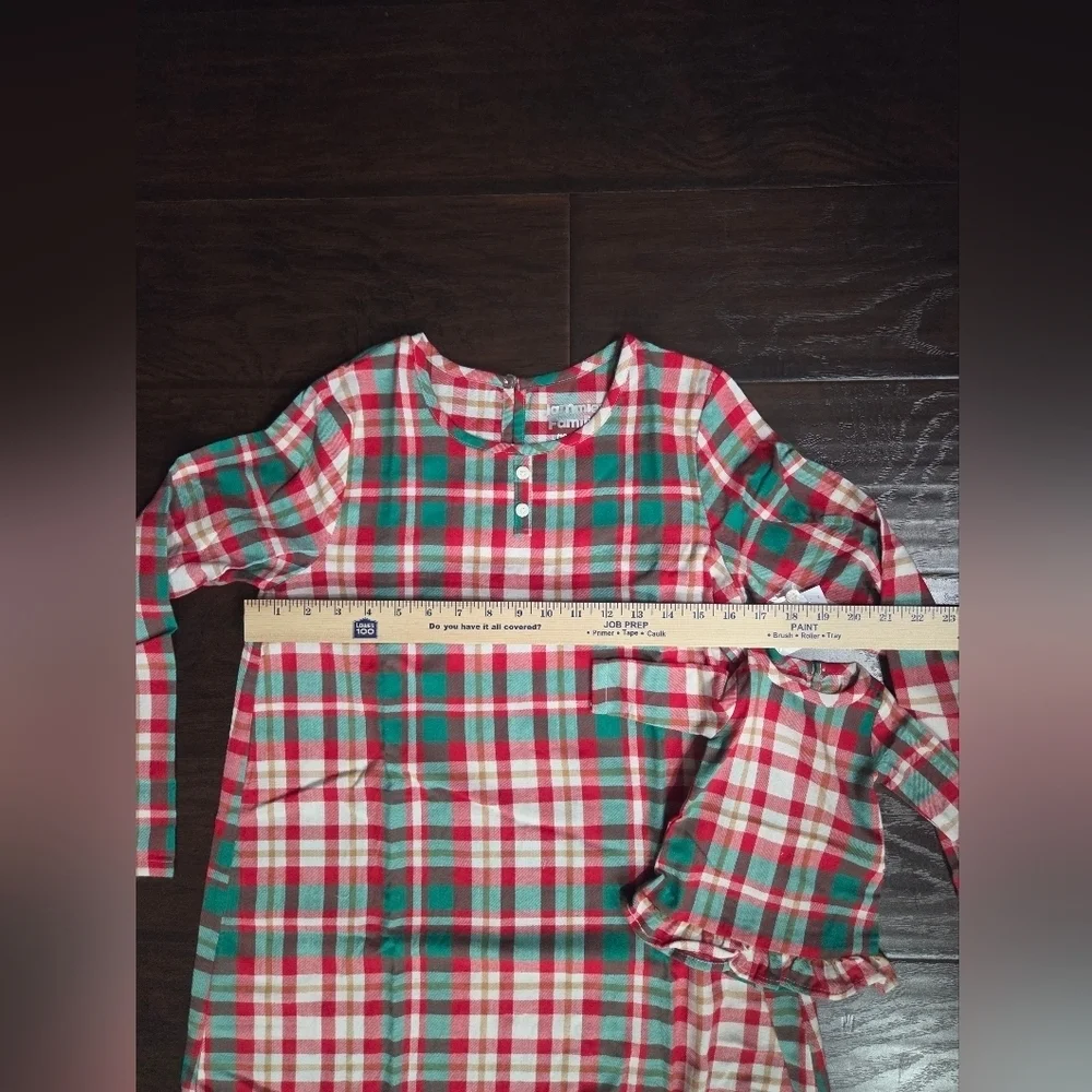 New Girls Plaid Christmas Nightgown With Matching Doll Gown Size 10-12